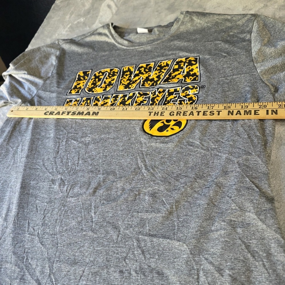 Iowa Hawkeyes Logo Short-Sleeve Activewear T-Shirt Athletic Cut Adult LG - Picture 4 of 5